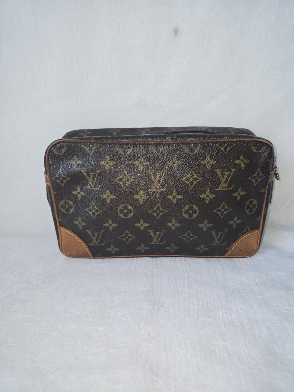 Louis Vuitton Monogram Canvas Unisex Pouch/Clutch - Picture 3 of 13